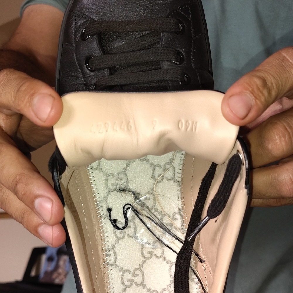 Gucci Black and Red Bee Embroidered Sneakers - Picture 5 of 7